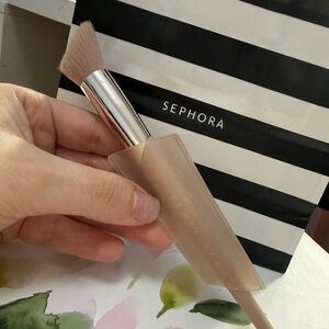 Fenty Beauty Precision Highlight Brush